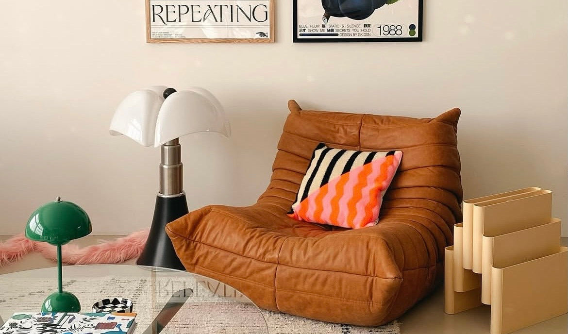 Casa Rolio Modern living room with deconstructed tufted cushion 